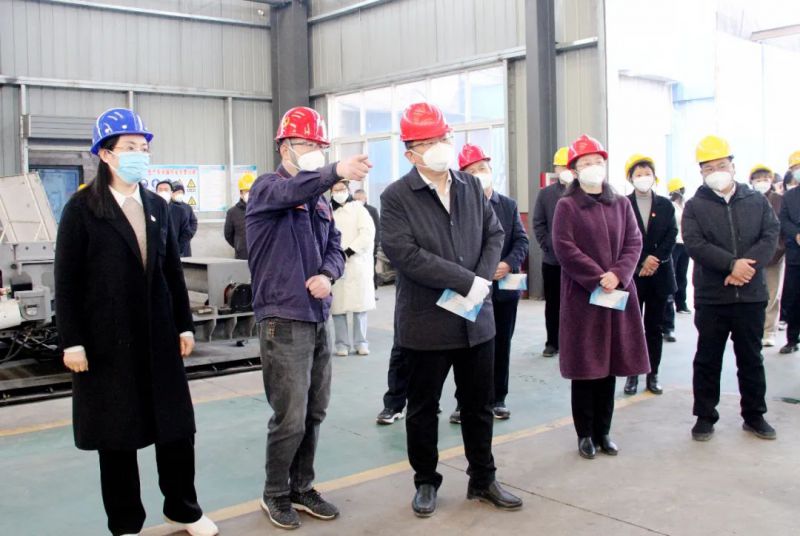 马村区委书记师少辉，区委副书记、区长王婕等人到演风公司进行调研